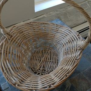 VICTORIAN "Picture Hat" Shaped Willow Gathering Basket